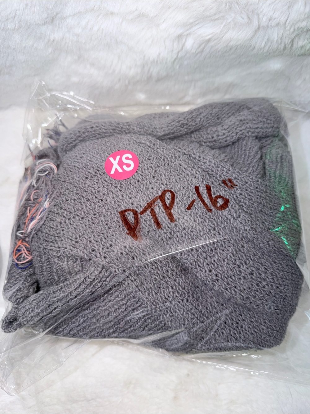 FREE Roxy Cardigan with Bundle, Add to Cart & Send  Offer Less $5 🌎 - Picture 3 of 5